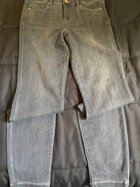 Liverpool Skinny Jeans in Washed Gray